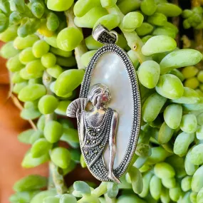 Art Deco Vintage Sterling Silver 925 Marcasite & Mother of Pearl Lady Pendant 8g