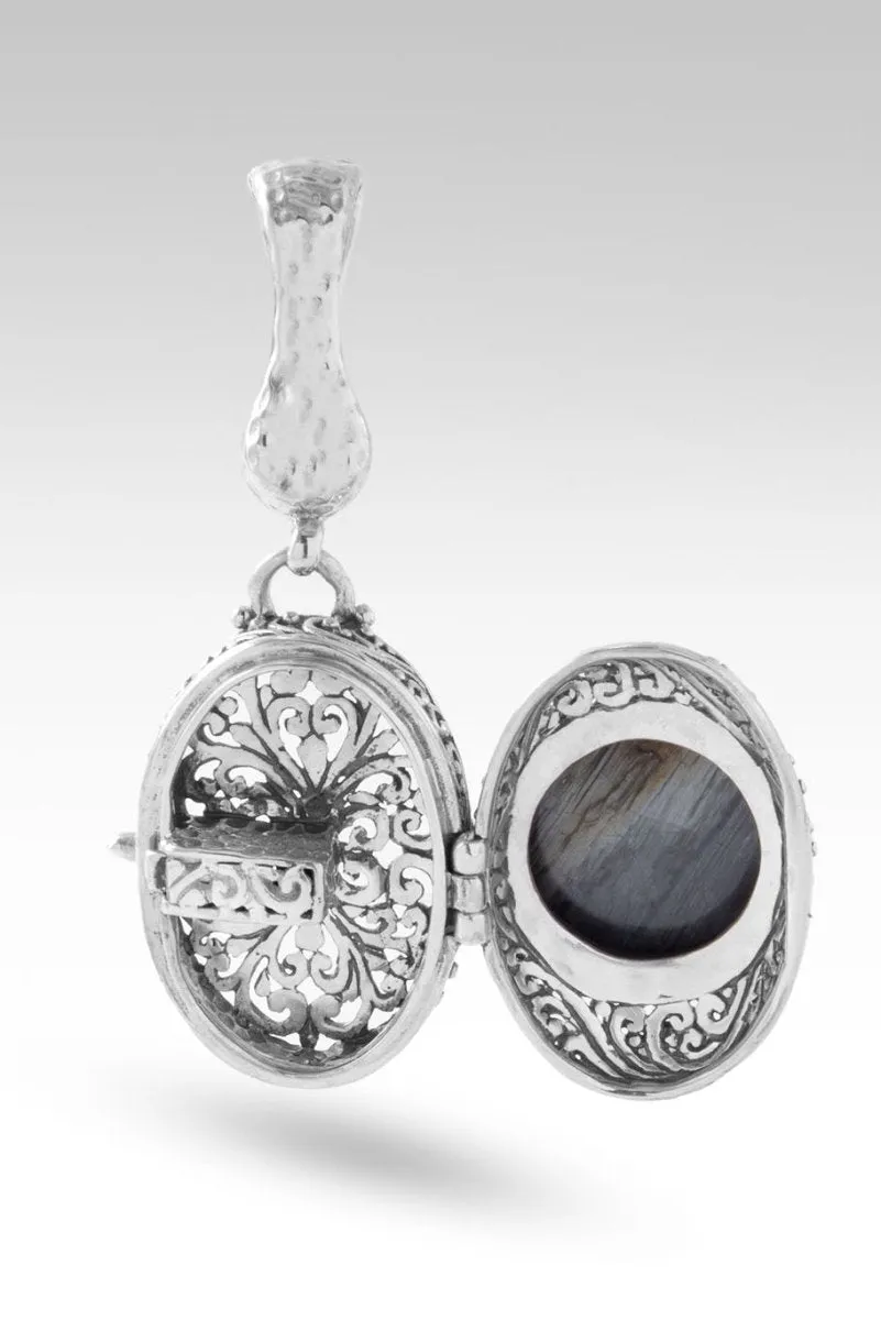 Inner Grace Pendant™ in Eagle Eye