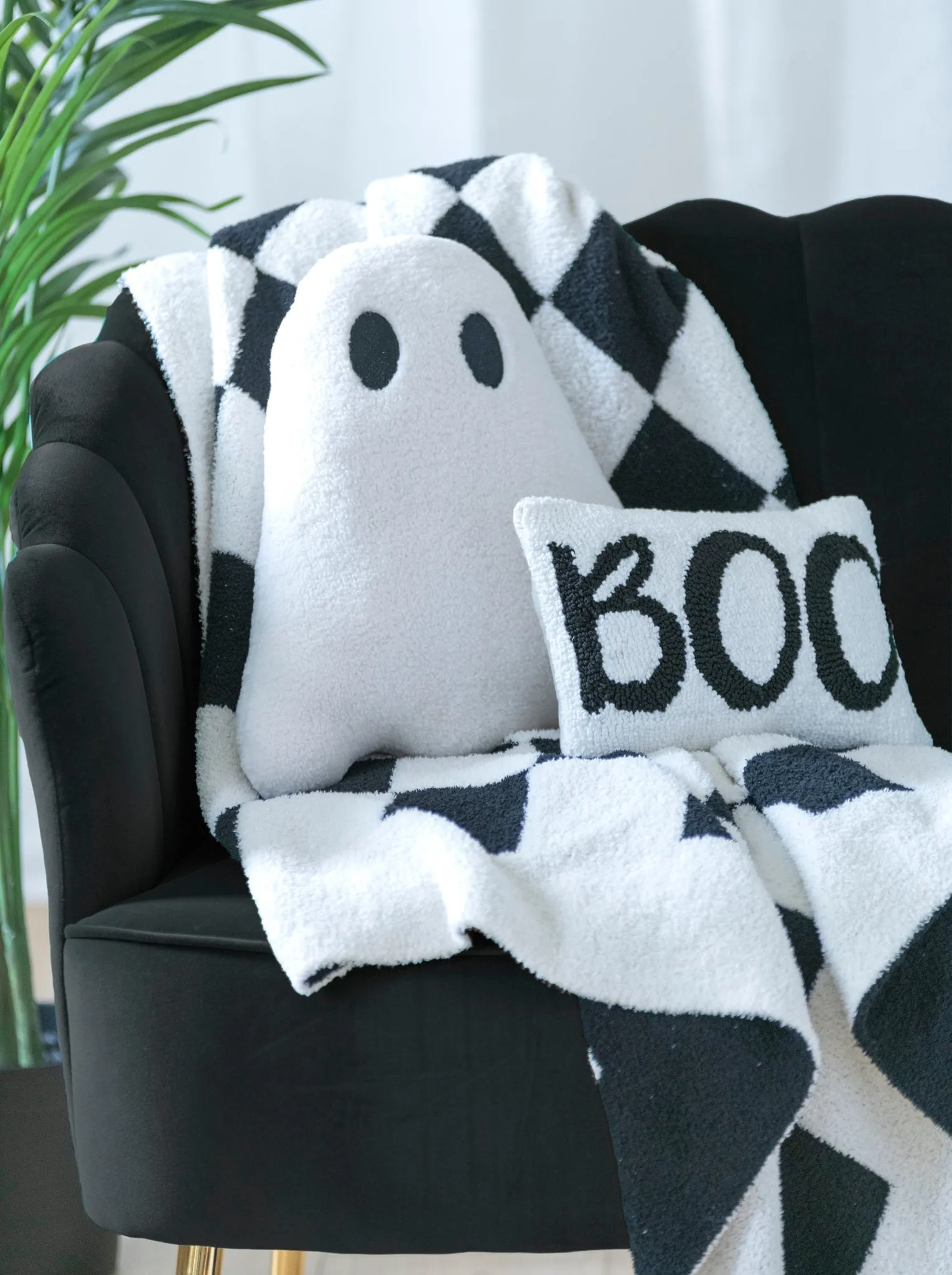 Shiraleah "Boo" Pillow, Ivory